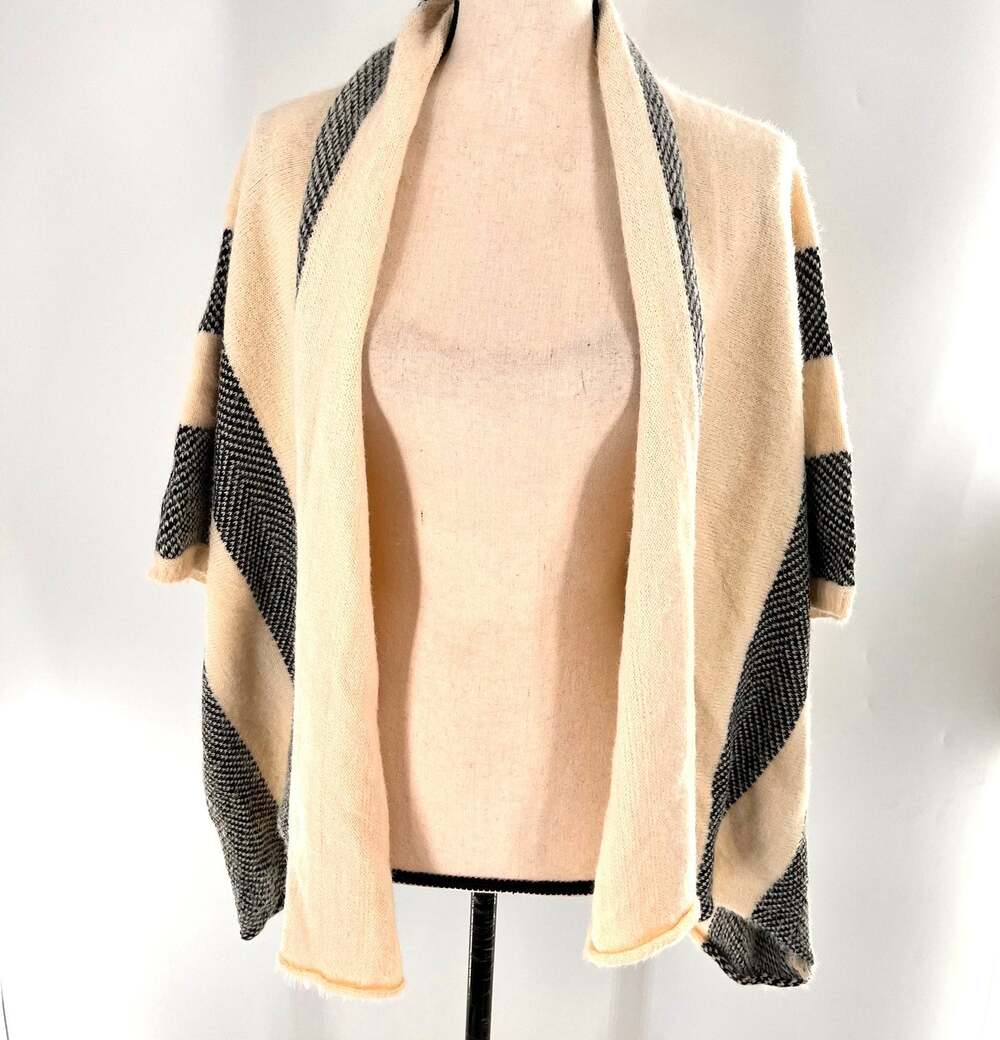 Women's Elizabeth Gillet Kiera Cardigan one size batwing open ivory black